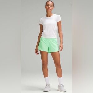 💚 Lululemon Hotty Hot High-Rise Lined Short 4” ~ Pistachio ~ Size 2